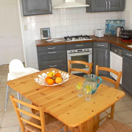 Vakantiehuis Idealement Situee Eglantine, Maison Vintage *
