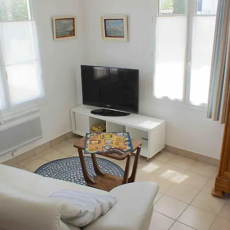 Vakantiehuis Idealement Situee Eglantine, Maison Vintage *
